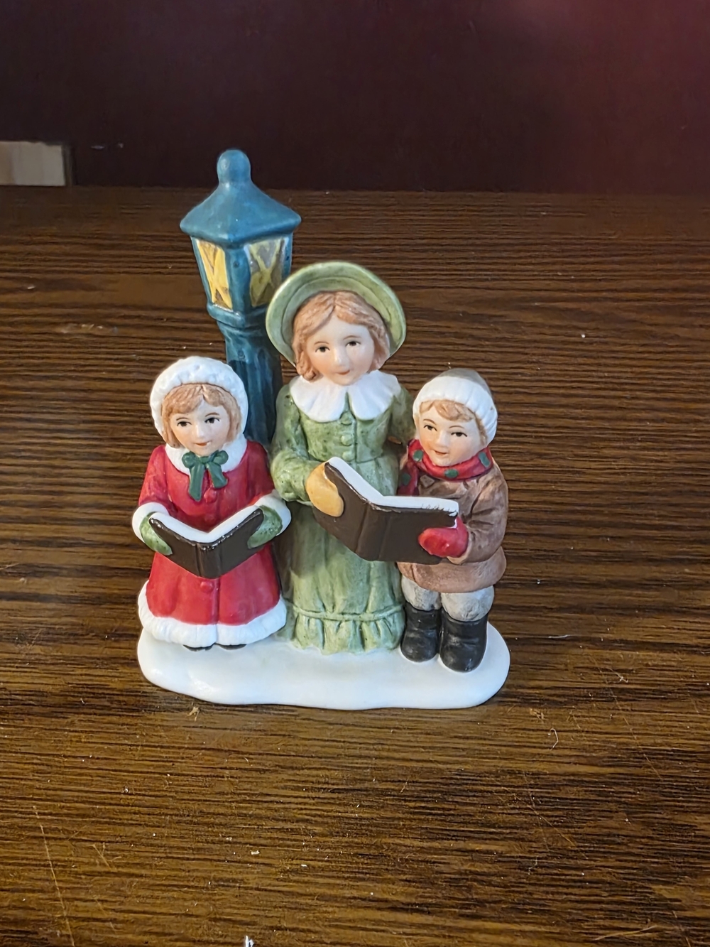 Vintage Lefton Painted Ceramic Christmas Carolers Figurine w/ Lamppost 1991